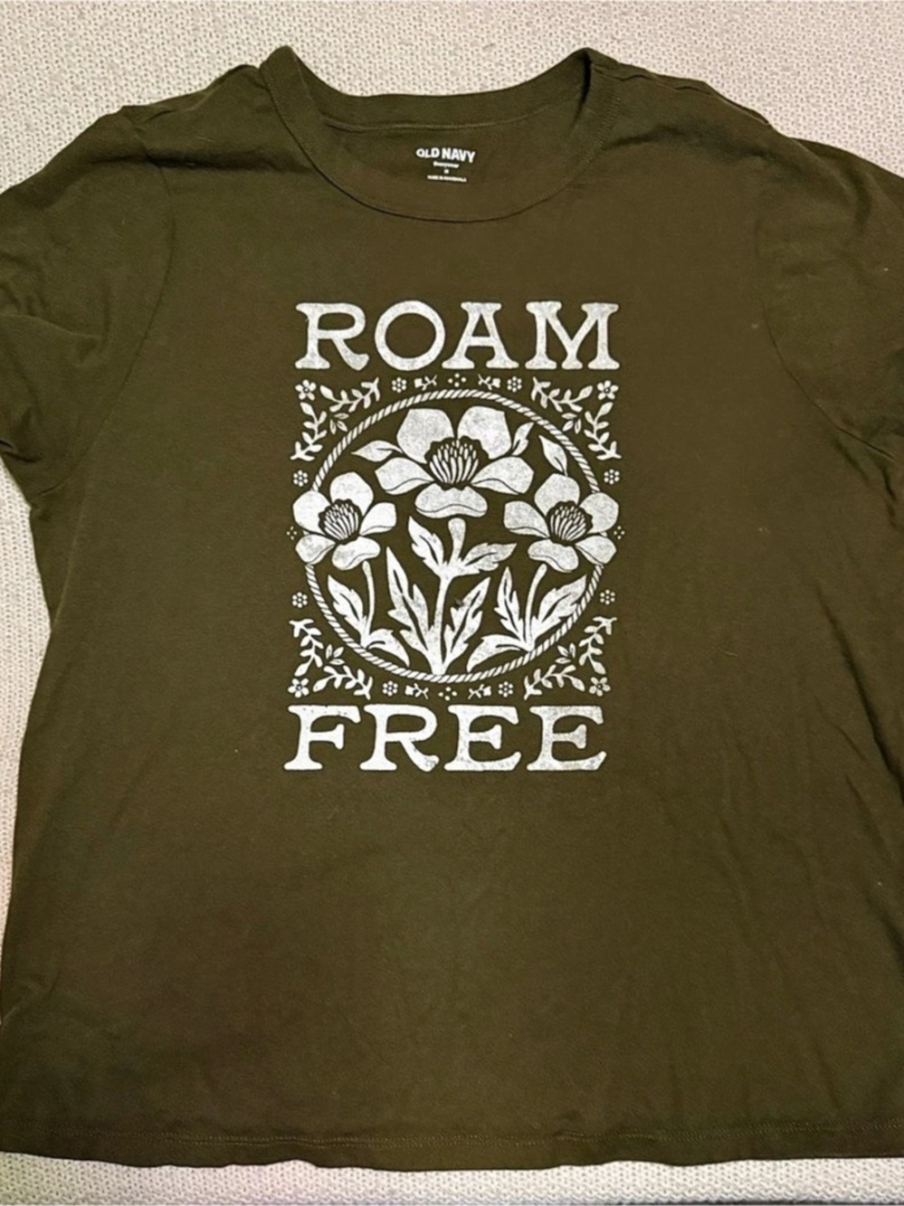 Old Navy Everywear Roam Free Graphic Tee Green Medium